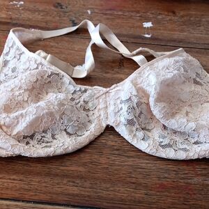 Intimates Elegant Lace Women's Bra - Cream